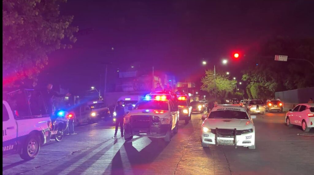 Desaloja y detiene Guardia Civil a 12 normalistas tras bloqueo en Morelia